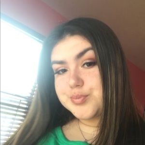 Meet your Posher, Alexis